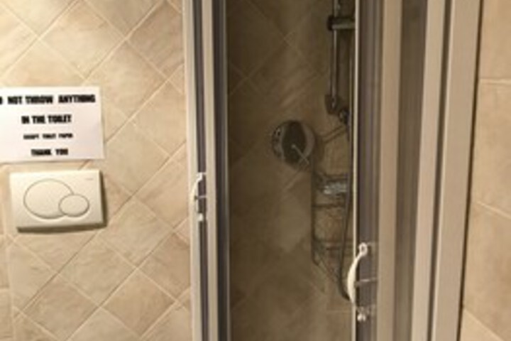 Room 4 of 83