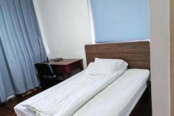 Room 6 of 6