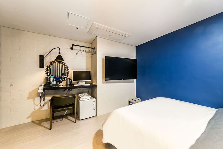 Room 160 of 165