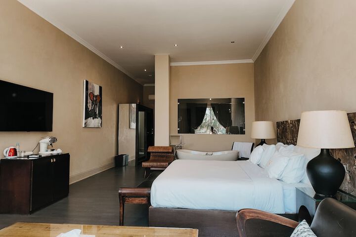 Room 3 of 47