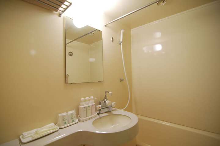 Room 15 of 28