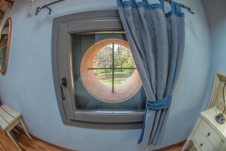 Room 4 of 13