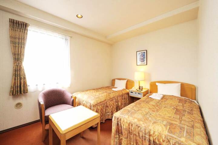 Room 5 of 22