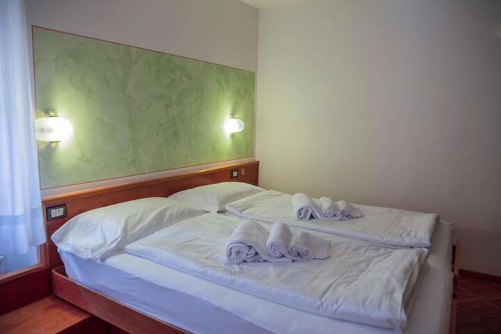 Room 17 of 53