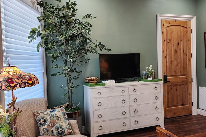 Room 4 of 32
