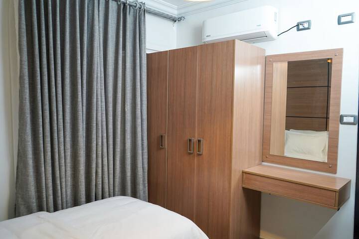 Room 10 of 32