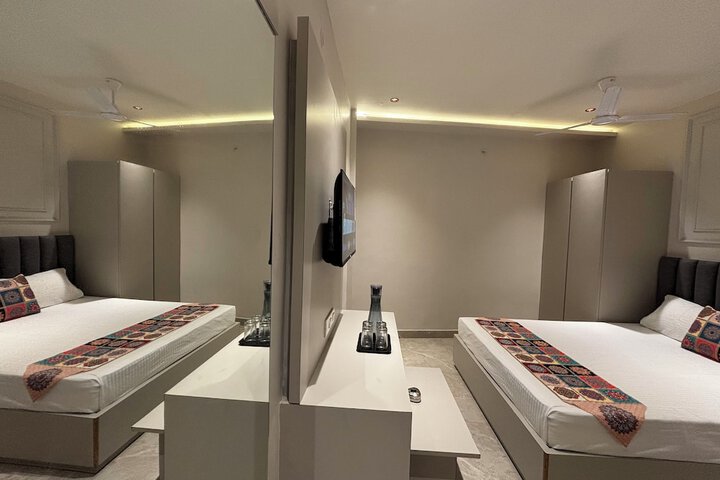 Room 10 of 20