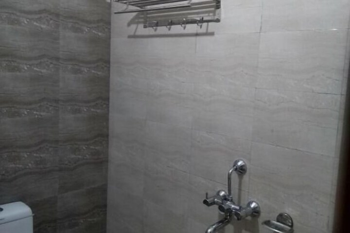 Room 18 of 25