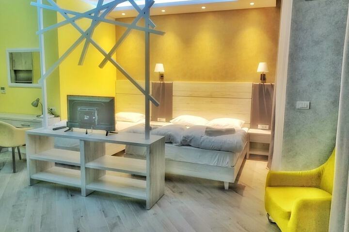 Room 9 of 49