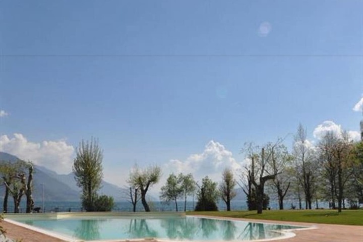 Hotel with Pool