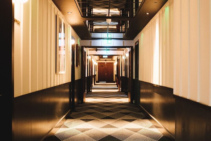 Ballroom/Hall 74 of 75