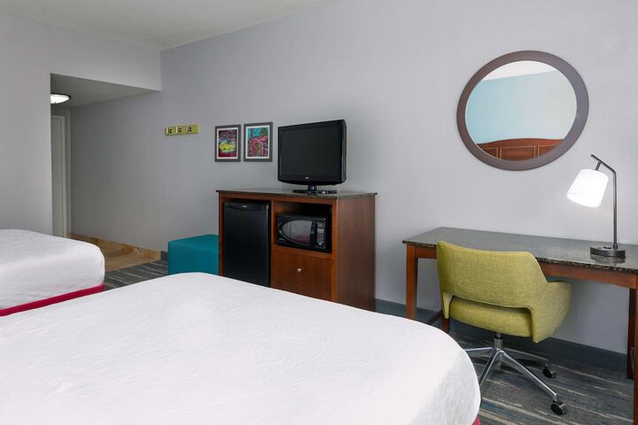 2 Queen Beds (2 of 7)
