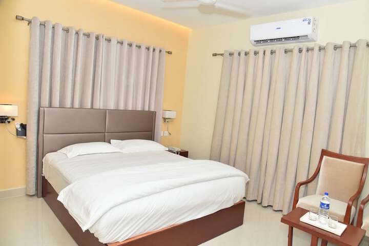 Room 8 of 15
