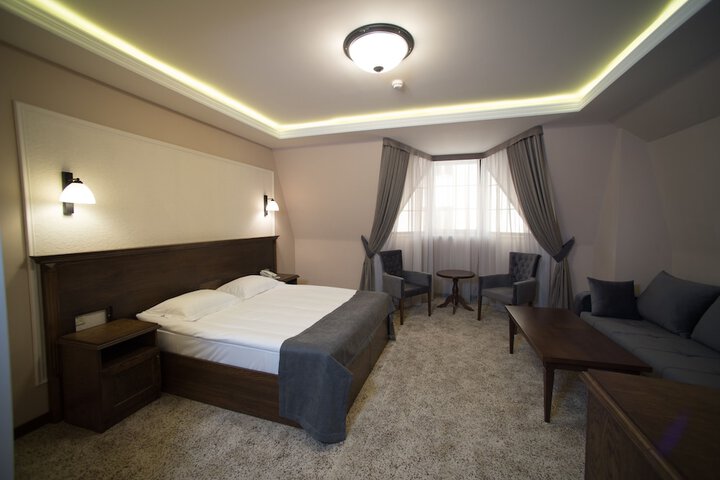 Room 8 of 47