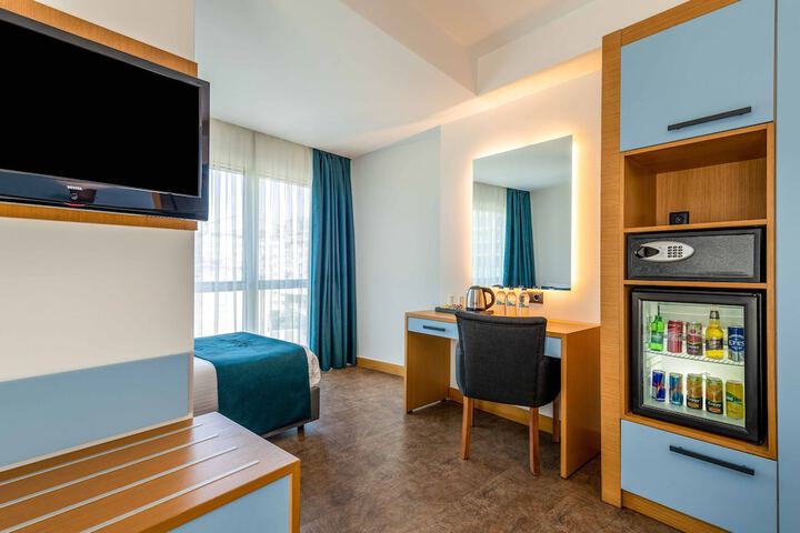Room 14 of 37
