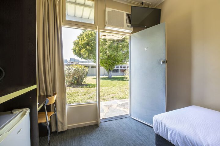 Room 17 of 68