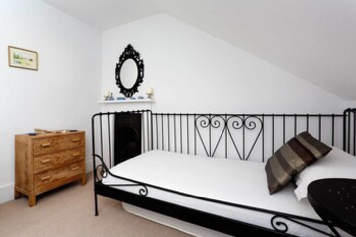 Room 16 of 37
