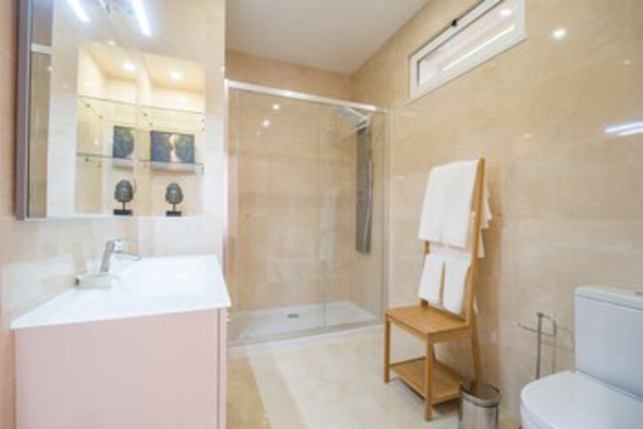 Room 4 of 60