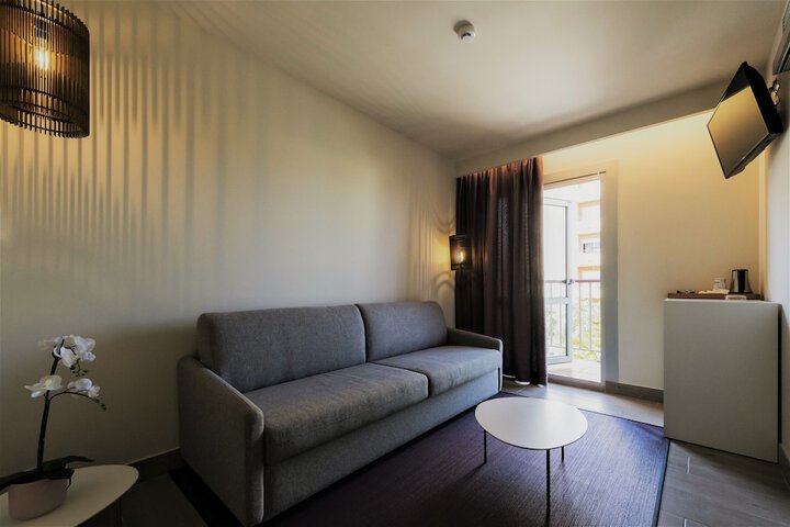Room 16 of 62