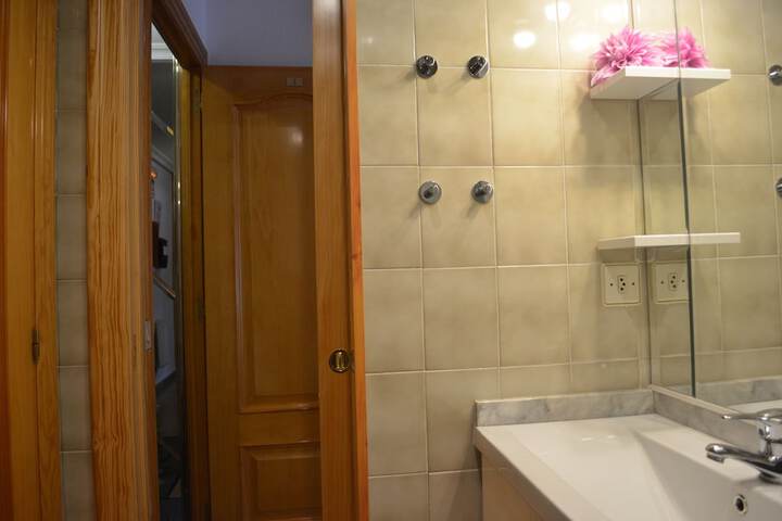 Room 6 of 8