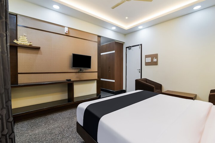 Room 5 of 18
