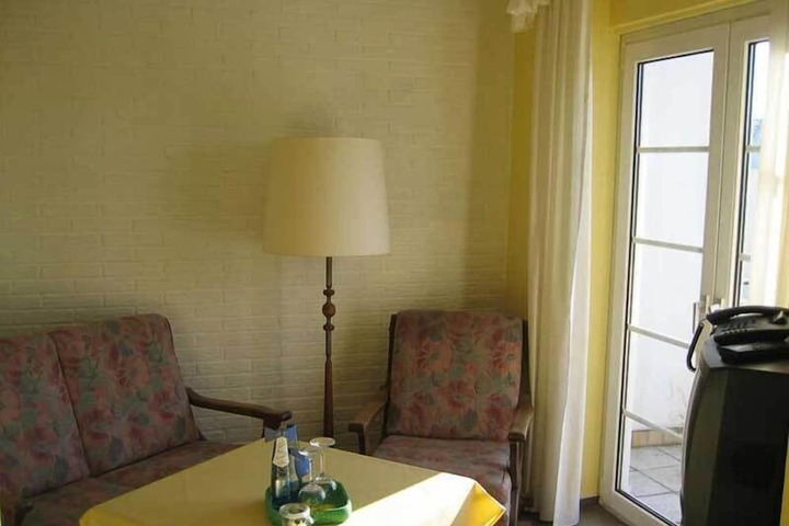 Room 17 of 48