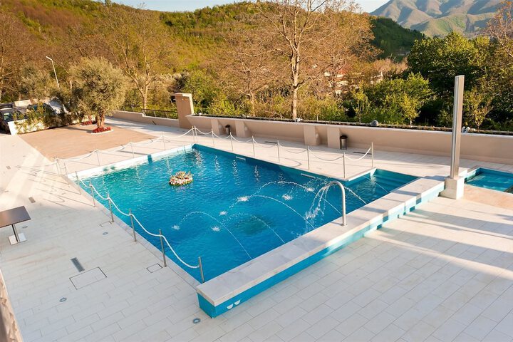 Pool 40 of 68