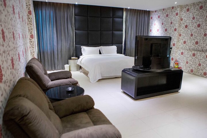 Room 12 of 62