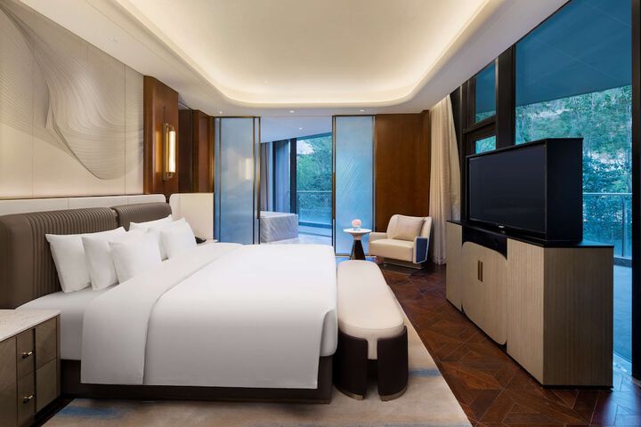 Room 9 of 35