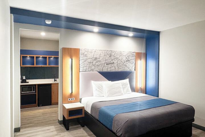 Room 4 of 20