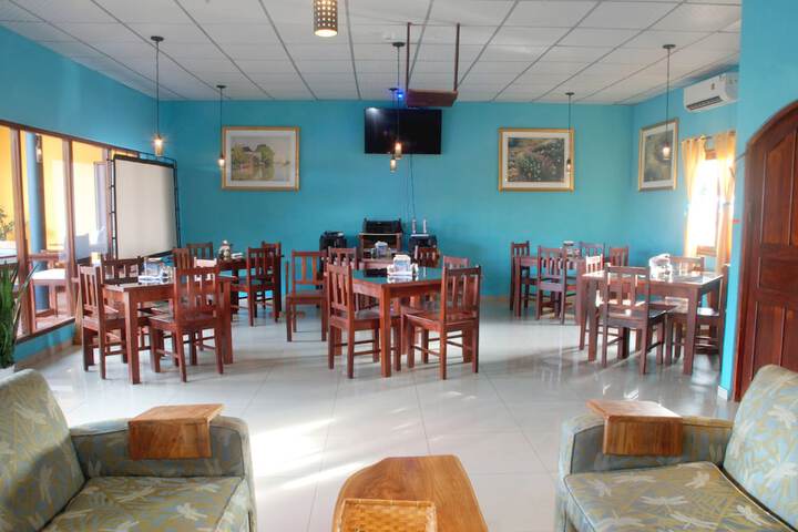 Dining 27 of 37