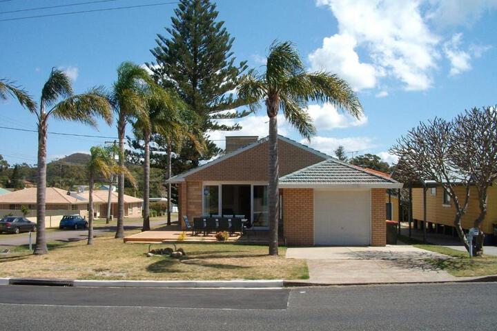 Tomaree Palms 39 Tomaree Road