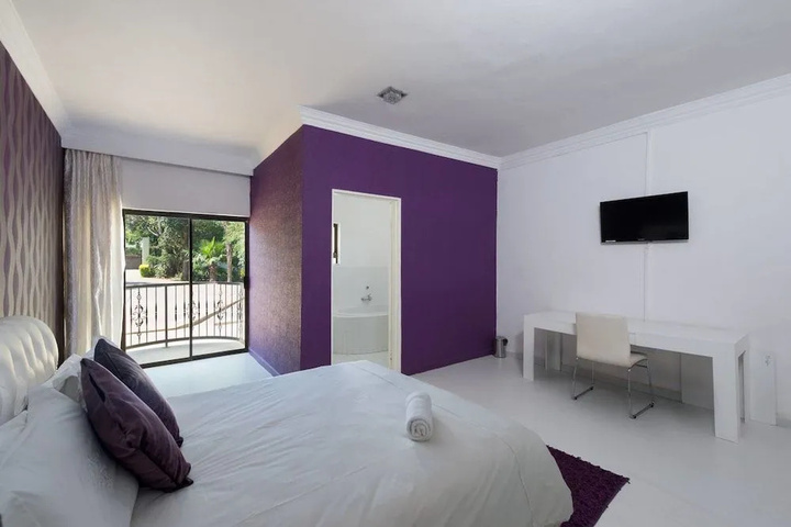 Room 5 of 13