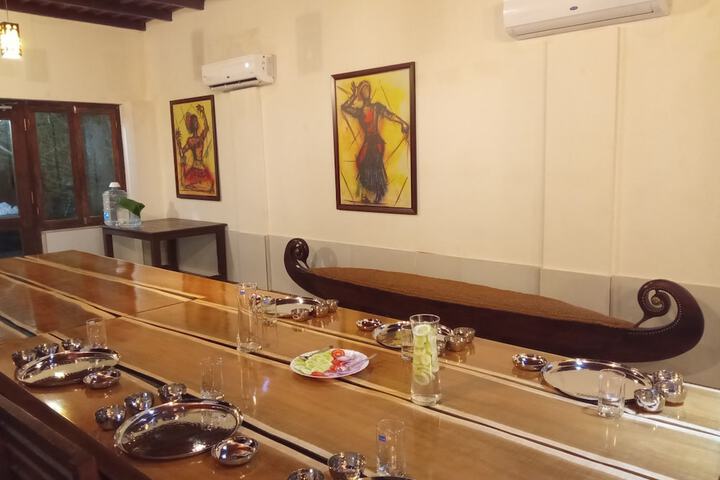 Dining 18 of 21