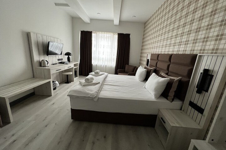 Room 4 of 23