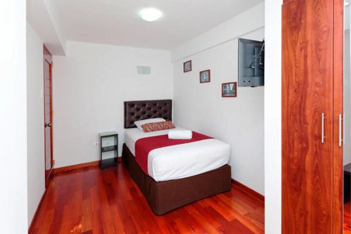 Room 10 of 29