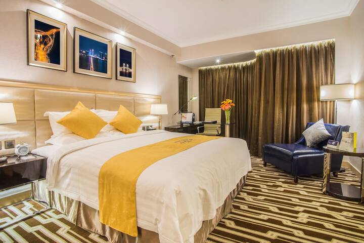 Room 12 of 28
