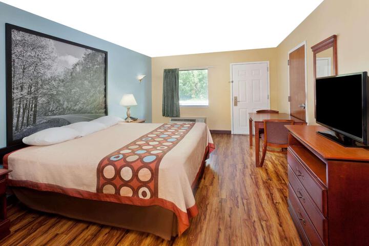 1 King Bed (12 of 12)