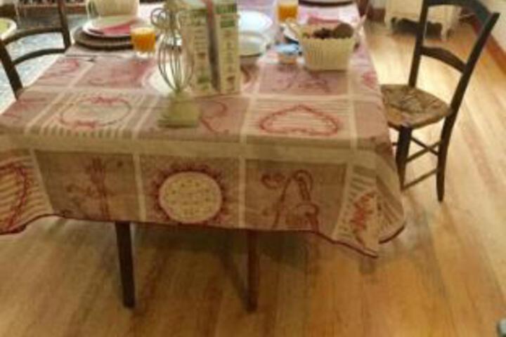 Dining 8 of 23