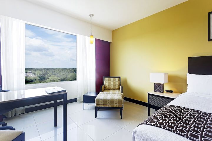 Room 26 of 213
