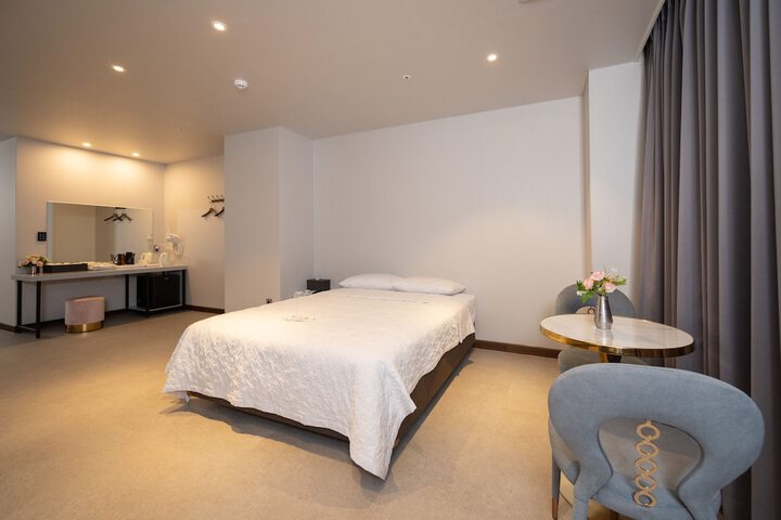 Room 4 of 23