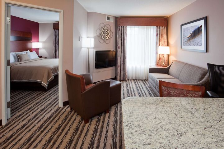 Suite Queen Size Bed (6 of 7)