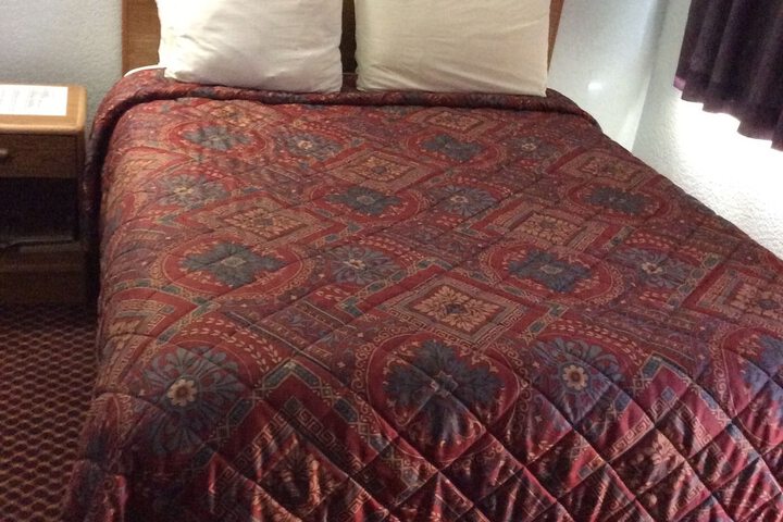 1 Queen Bed (14 of 14)