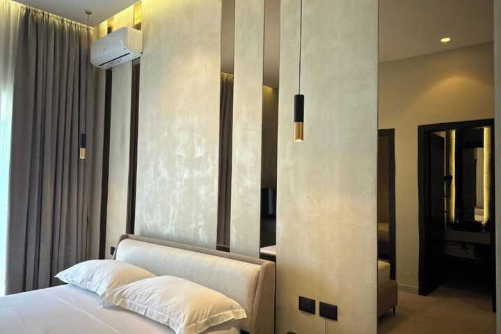 Room 4 of 62