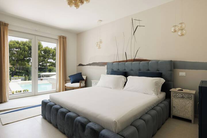 Room 4 of 39