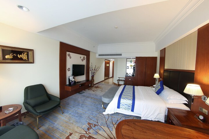 Room 3 of 44