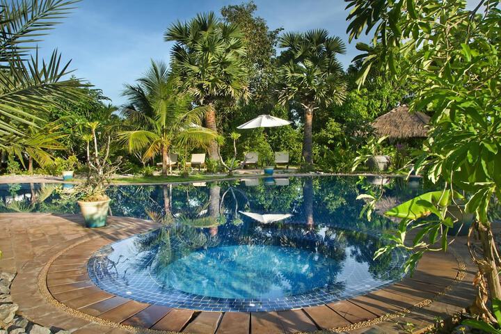 Pools & Facilities