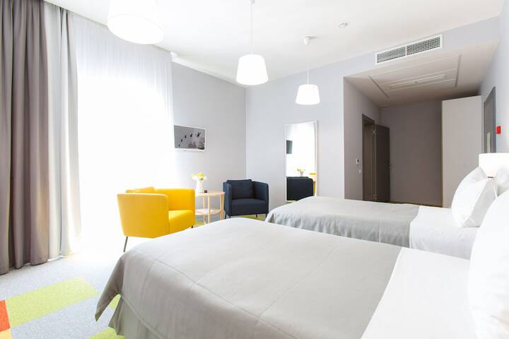 Room 12 of 32