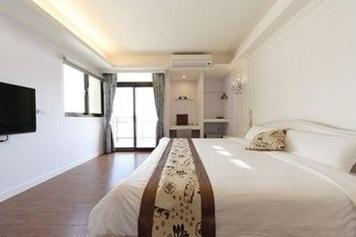 Room 13 of 26