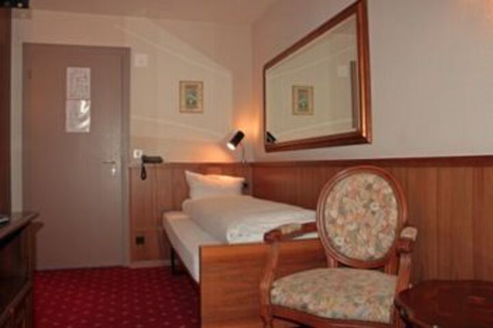 Room 68 of 106